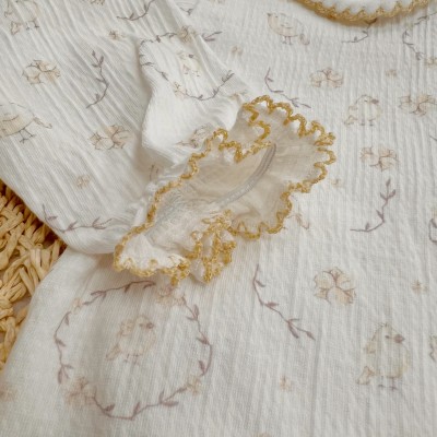 Macacão Anarruga com Gola Picueta - Passarinho com Raminhos - Off White e Areia